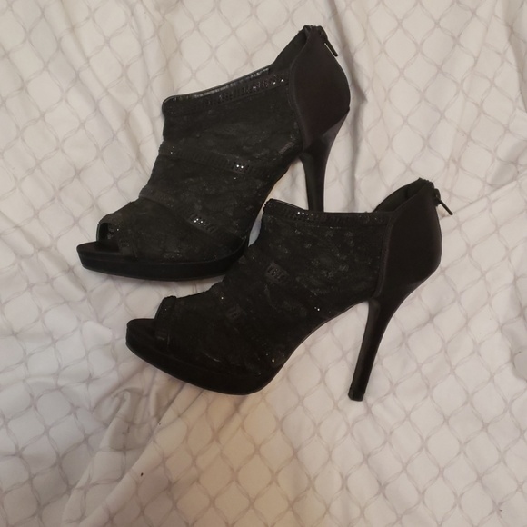 Heels - Picture 4 of 4